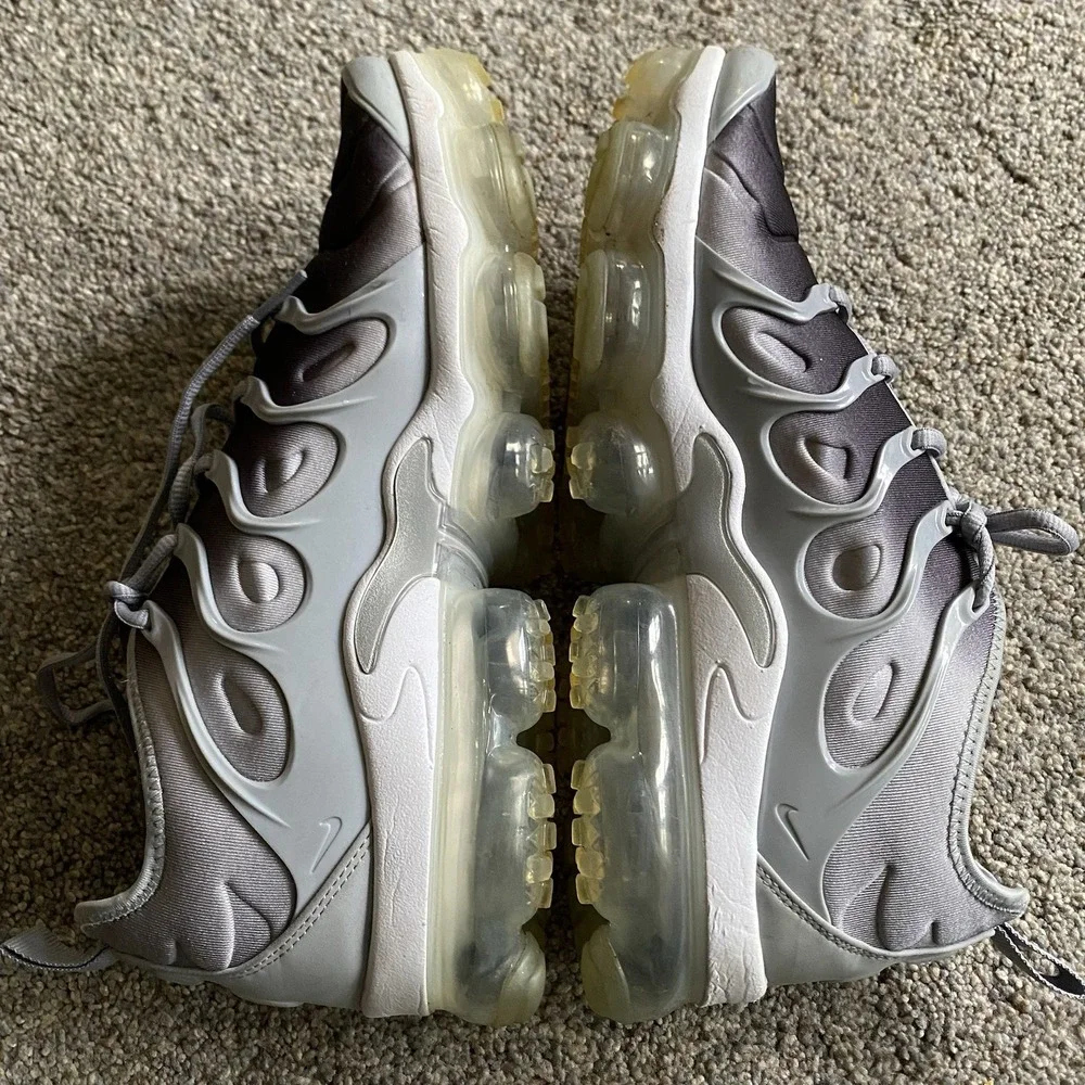 Nike Air VaporMax Plus Sneakers Men 9.5 EU 43 Silver Gradient Black 924453-007